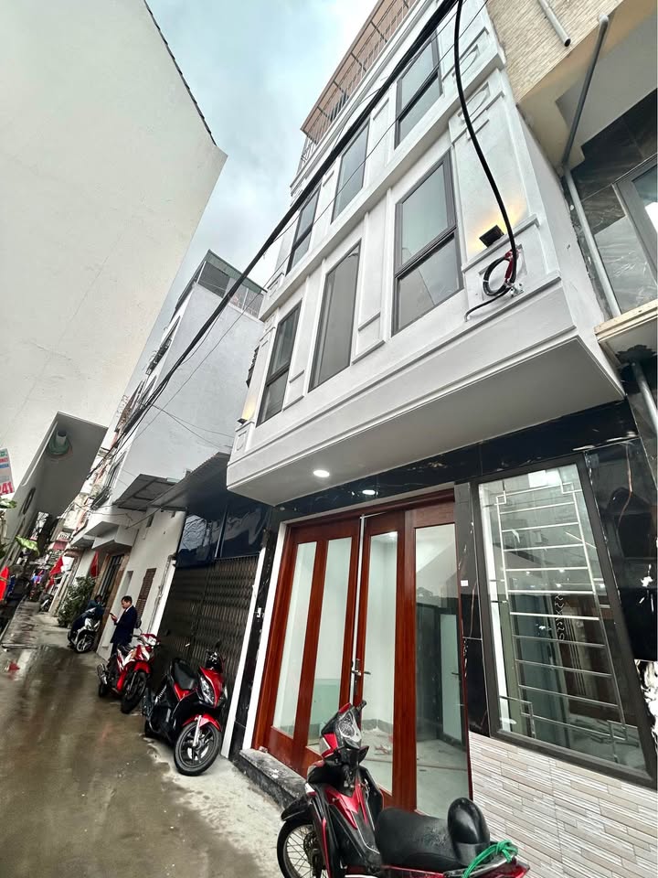 Bán nhà Việt Hưng Long Biên 40m² hơn 10 tỷ - Ô tô vào tận nhà