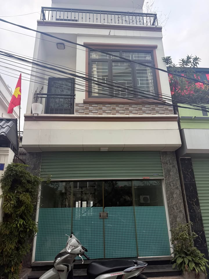 Cho thuê nhà nguyên căn mặt tiền kinh doanh - Trung tâm Cột Đồng Hồ, Hạ Long