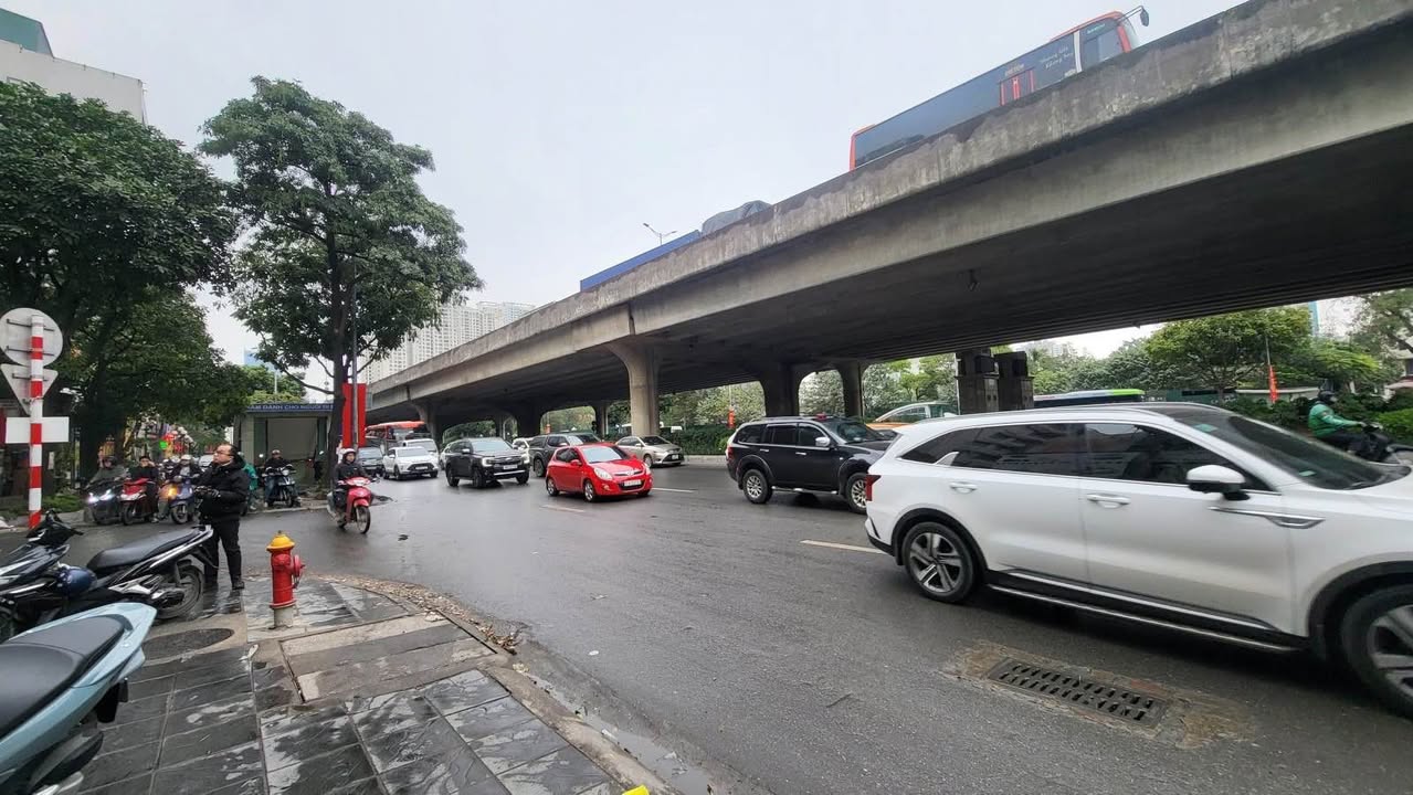 Nhà mặt phố Khuất Duy Tiến 47m² giá 31 tỷ - Kinh doanh sầm uất!