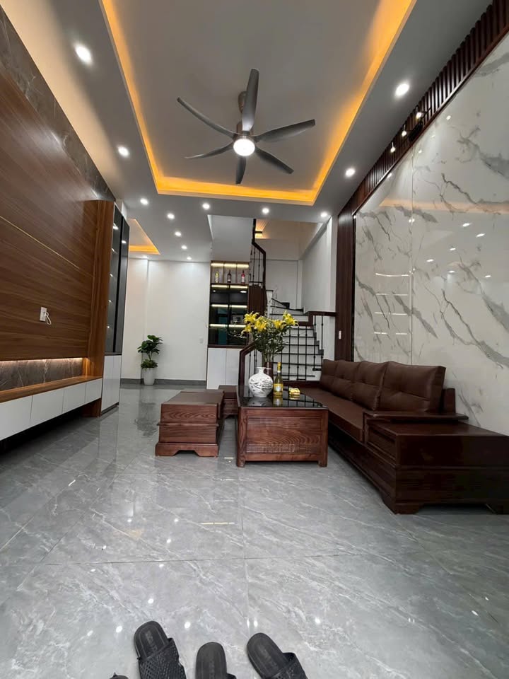 Nhà Phố Nguyễn Trãi 43m² 3 Tầng - Sổ Hồng, Ô Tô Đỗ Cửa