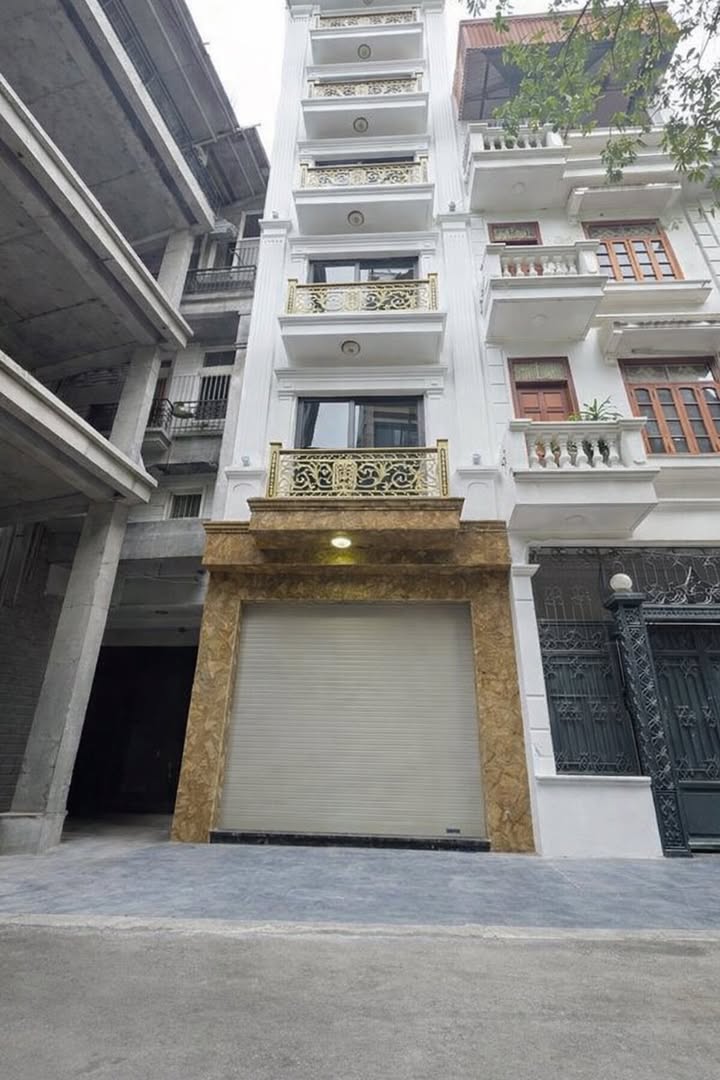 Nhà Phố Hoàng Quốc Việt, Cầu Giấy 60m² - Mặt tiền kinh doanh đắc địa!