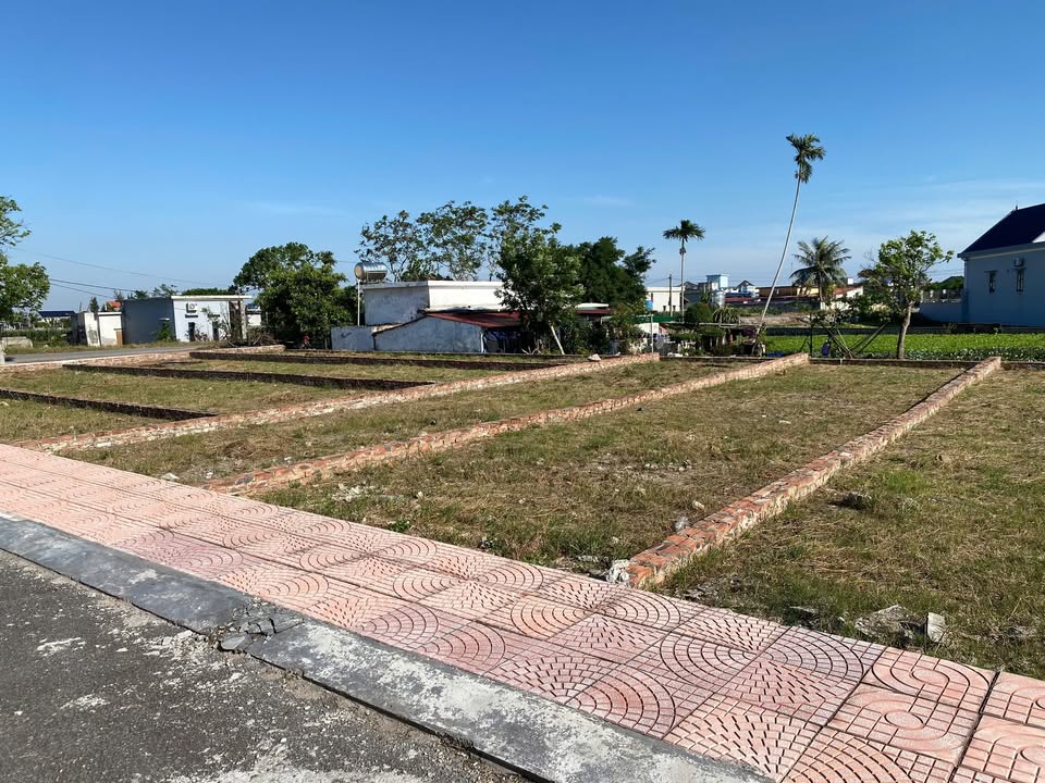 Bán Gấp Đất Lô Góc 77m² Sổ Đỏ Chính Chủ - Thị Trấn Quất Lâm, Nam Định