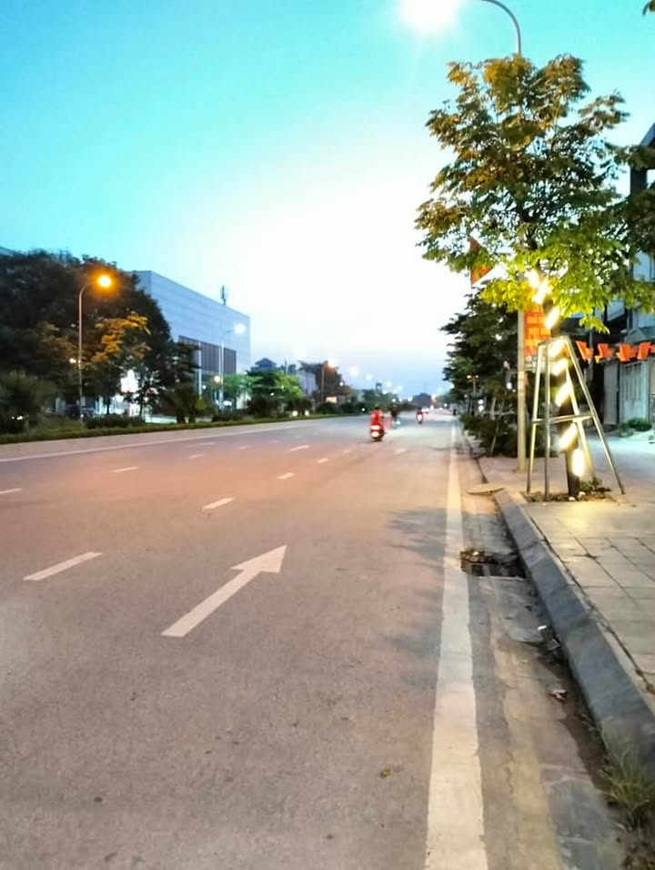 Bán nhà mặt phố Lê Hữu Tựu Đông Anh 96m² 4 tầng - Vị trí đắc địa!