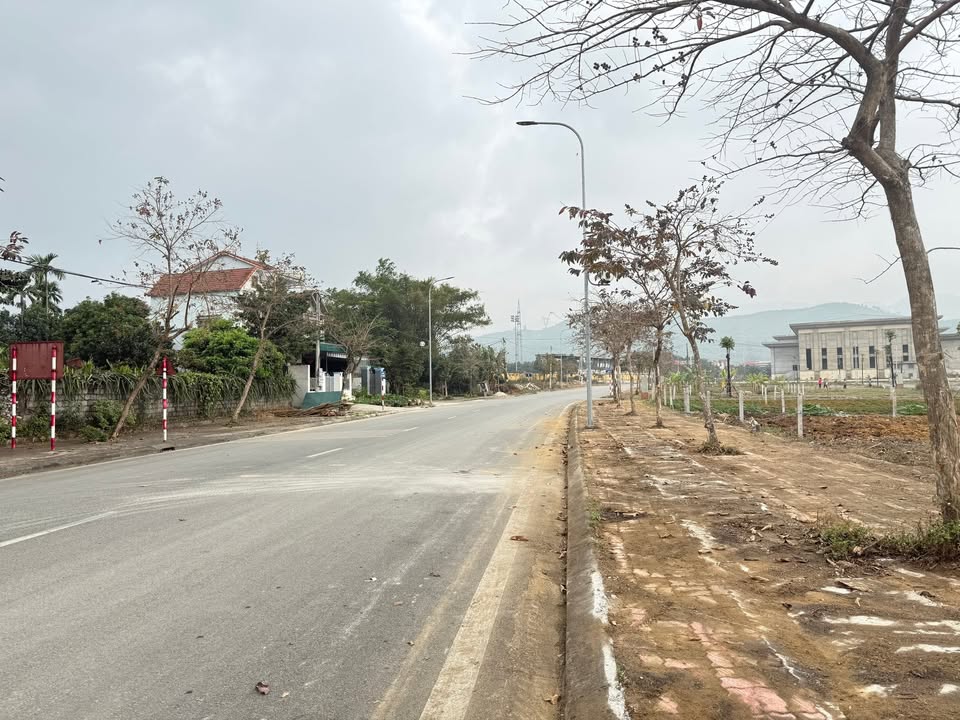 Đất nền TT Chi Nê 138m² dưới 2 tỷ - Sổ đỏ chính chủ cực hiếm!