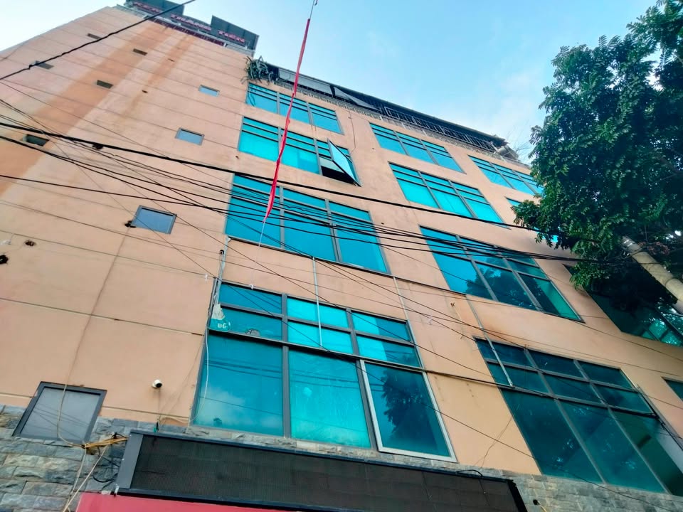 Bán Tòa Nhà 5 Tầng Mặt Tiền Ngã 4 Bản Cọ, Sơn La - 200m², 10 Tỷ