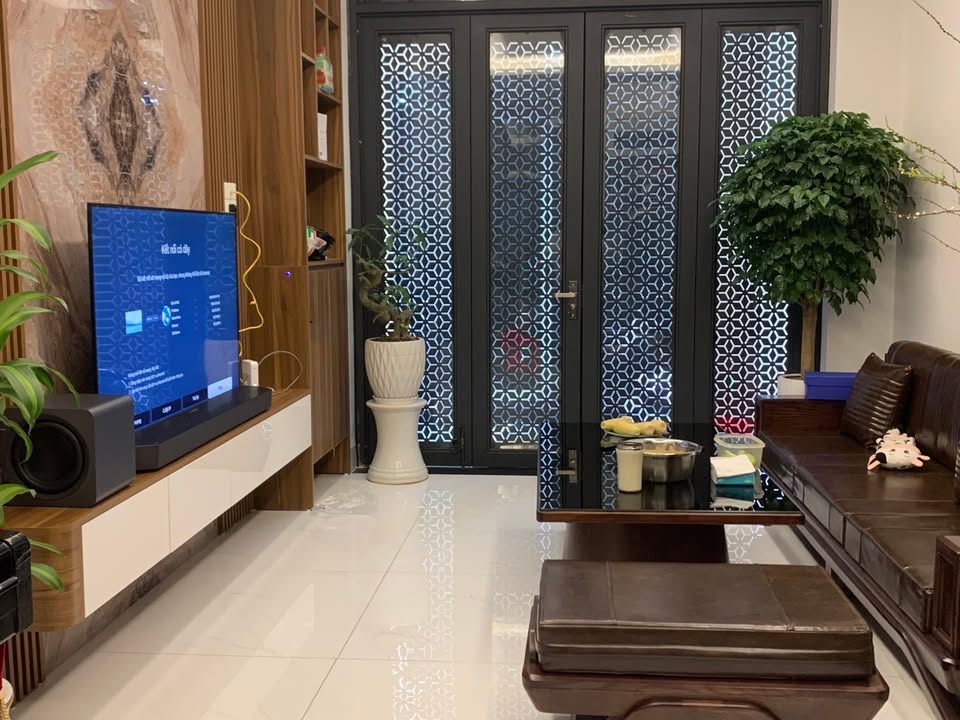 Nhà 6 Tầng Thang Máy Thạch Bàn 35m² - Ô Tô Đỗ Cửa - Gần Cầu Vĩnh Tuy