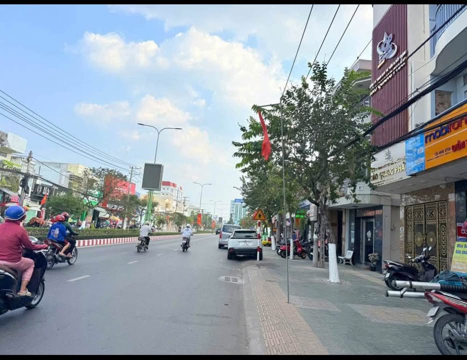 Nhà Phố Đại Lộ Đồng Khởi Bến Tre 75.4m² - Mặt tiền kinh doanh đắc địa!