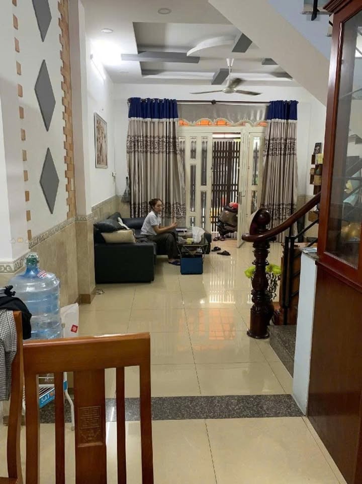 Nhà 2 Tầng 40m² HXH Tân Bình - 3.2 Tỷ, 5 Phút Ra Sân Bay