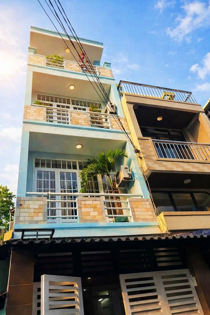 Nhà Phố Lạc Long Quân Q.11 59m² 8.3 Tỷ - Vị Trí Đắc Địa!