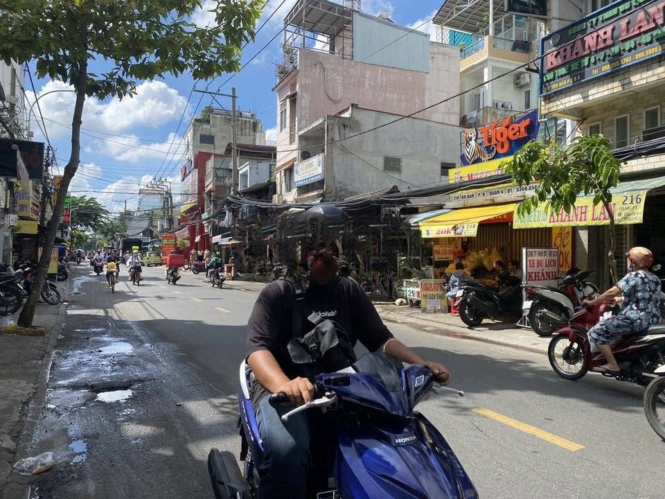 Nhà Mặt Tiền Tôn Đản Q4 - 120m² KD Sầm Uất - 28 Triệu/Tháng