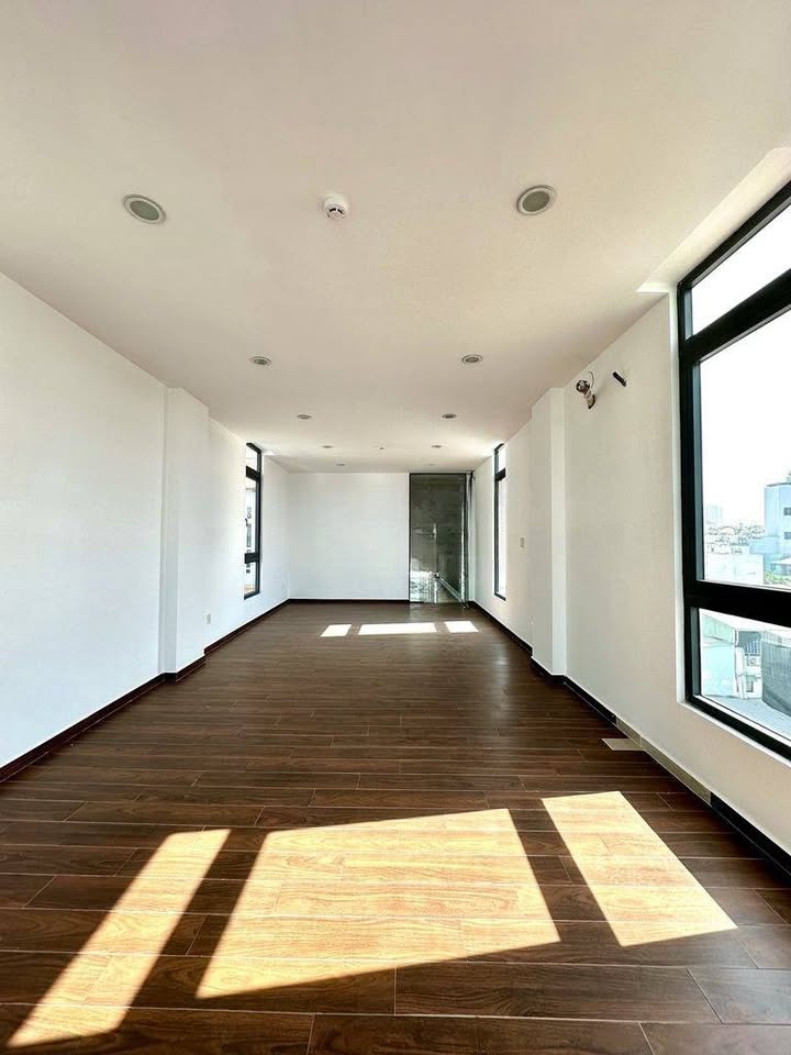 Nhà Phố Mặt Tiền Phạm Hùng Q.8 300m² - Vị trí vàng, kinh doanh đỉnh!