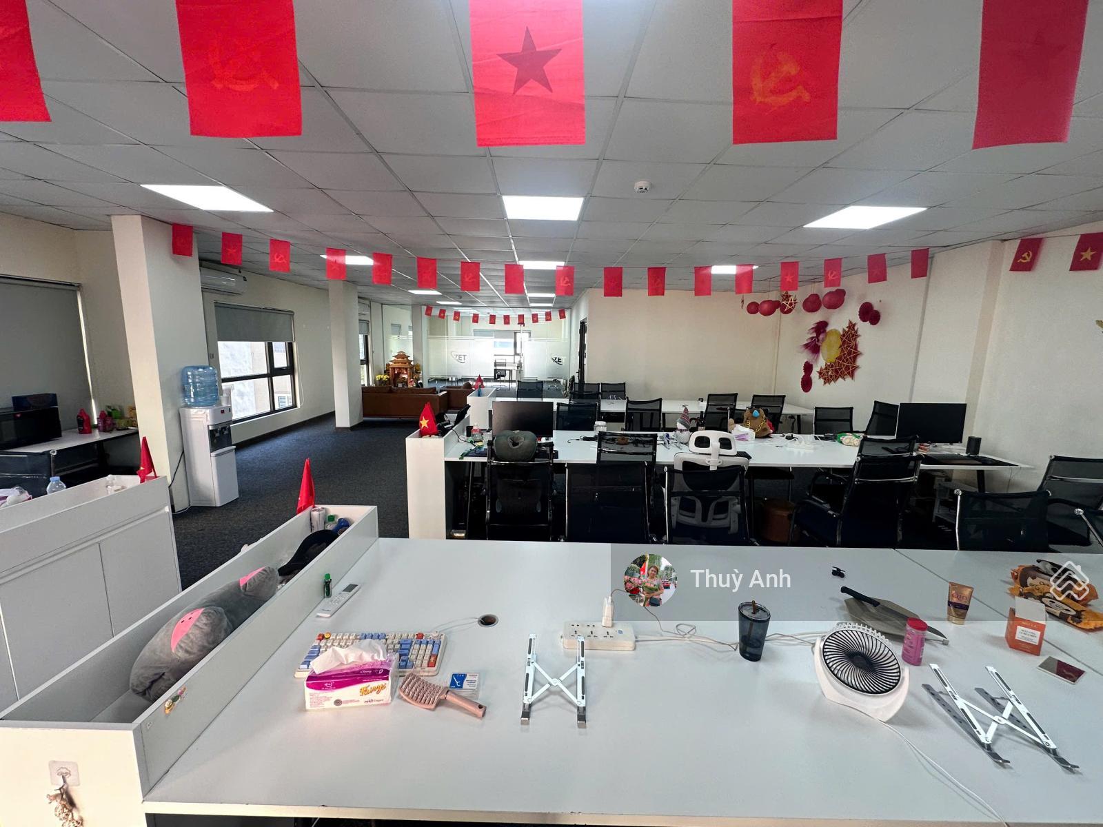 Cho thuê văn phòng 250m² Mễ Trì - View kính, 40 triệu/tháng