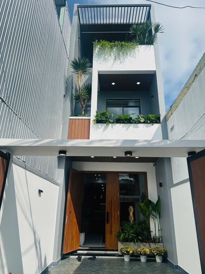 Nhà riêng Ngô Huy Tưởng 93m² - Ô tô vào tận nhà, sẵn sàng ở ngay!