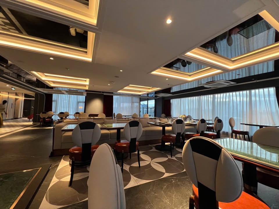 Bán Khách Sạn Cao Cấp Phố Cổ Hoàn Kiếm - 500m² Kinh Doanh Đỉnh Cao