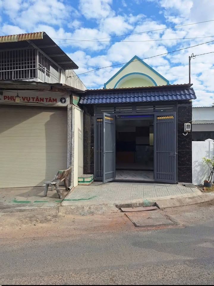 Nhà Mặt Tiền Hóc Môn 68m² Giá 4.299 Tỷ - Khu Buôn Bán Sầm Uất