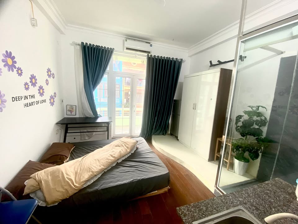 Cho thuê Phòng Studio Mặt Đường Vĩnh Phúc, Ba Đình - Full Nội Thất, Ban Công Thoáng