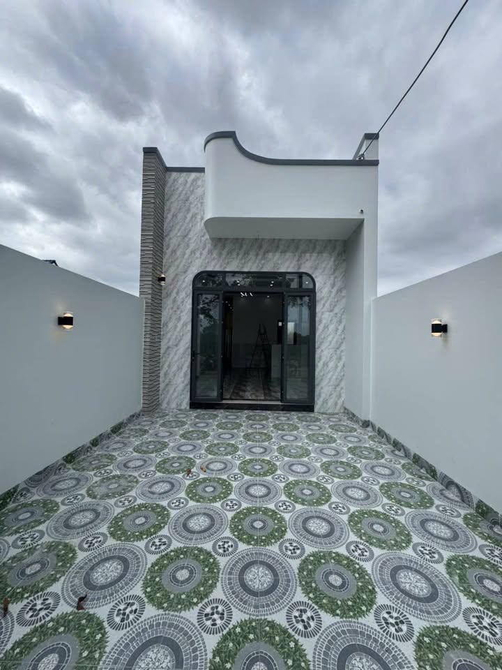 Nhà Mới Xây 99m² Phạm Văn Bạch, Cà Mau - Sổ Hồng, Hướng Đông Nam