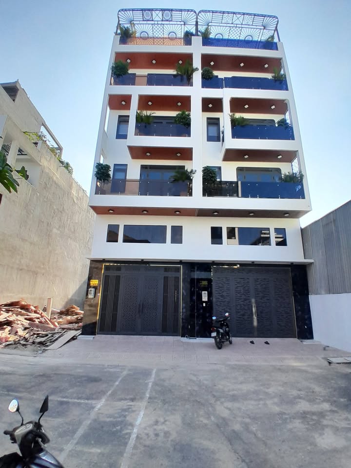 Nhà 5 tầng thang máy mặt tiền hẻm 12m Trần Thị Năm, Q12 - 82m²