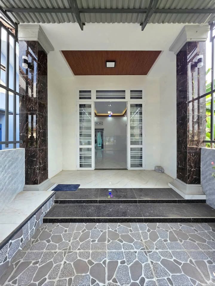 Nhà Phố Mặt Tiền Tây Ninh 116m² - Kinh Doanh Sầm Uất, Giá 1.35 Tỷ