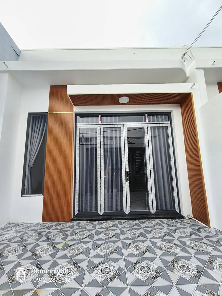 Nhà Rạch Giá 100m² hẻm ô tô - Sổ hồng sẵn, tặng nội thất!