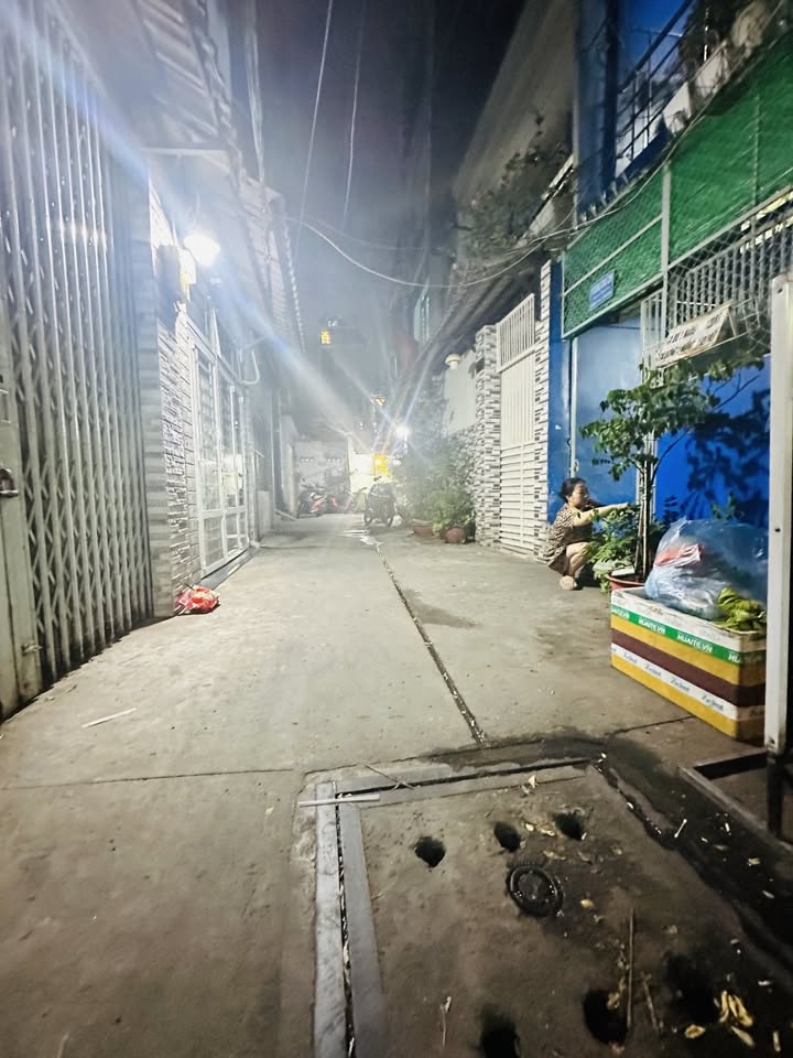 Bán nhà Quận Tân Bình 39m² giá 4.5 tỷ - Vị trí đẹp hẻm thông CMT8!