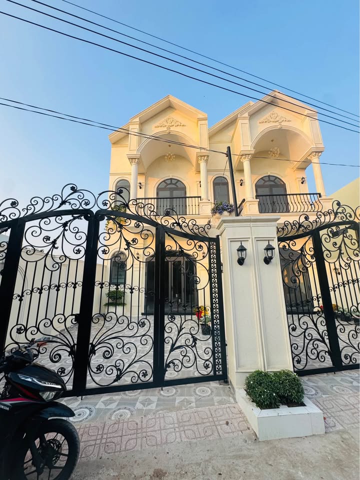 Nhà riêng Đạo Thạnh 100m² - Ô tô vào tận nhà, thiết kế tân cổ điển!