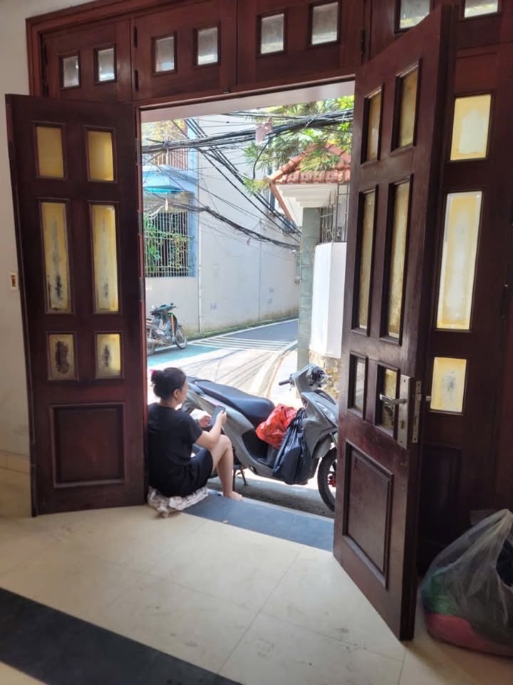 Nhà phố Gia Quất Long Biên 40m² nhỉnh 6 tỷ - Lô góc, ô tô tránh, kinh doanh đỉnh!