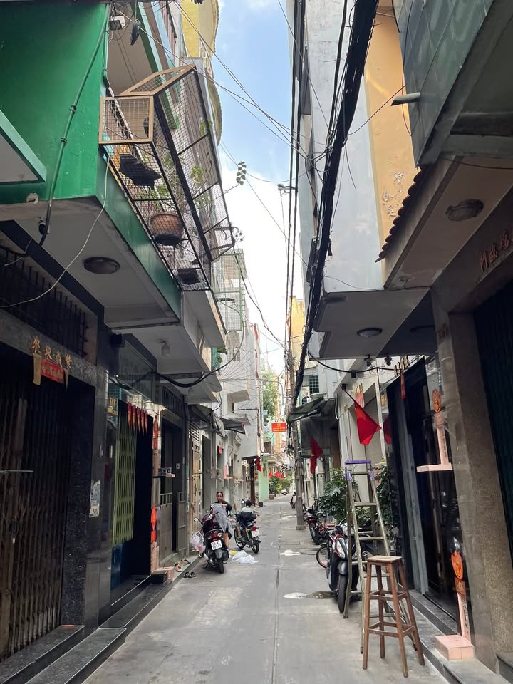 Nhà Riêng Quận 11 31m² giá 5.98 tỷ - Hẻm Ô Tô Vào Tận Nhà!