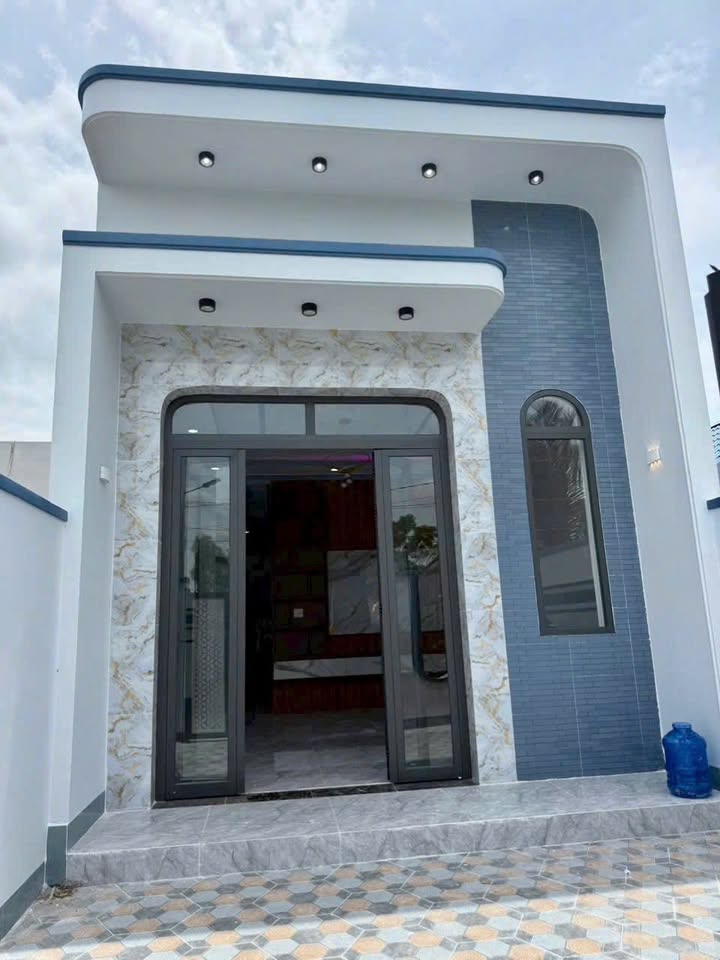 Nhà Mặt Tiền Cần Giuộc, Long An - 100m² Giá 1.98 Tỷ, Sát KCN Cầu Tràm