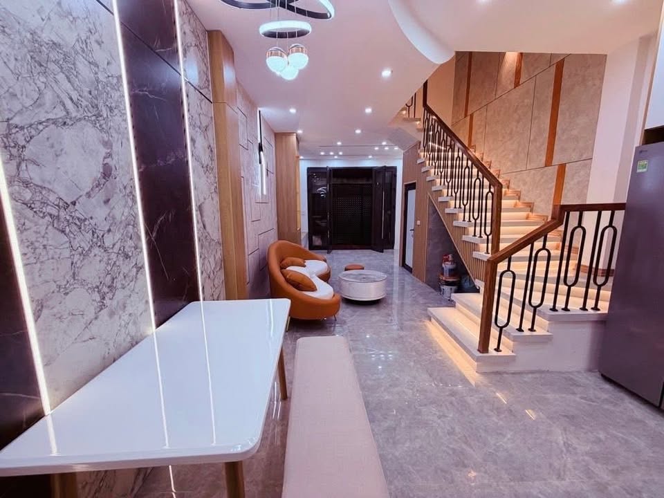 Bán nhà Ngọc Thụy Long Biên 47m² giá 7.6 tỷ - Vị trí đẹp ở ngay!