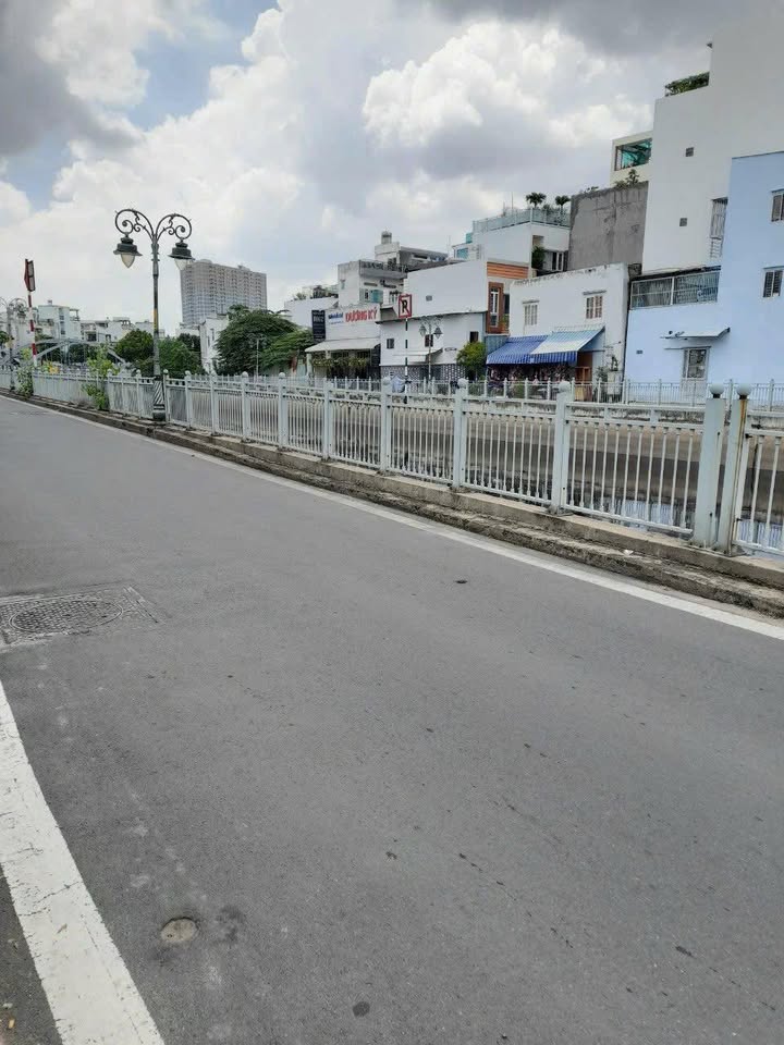 Nhà Mặt Tiền Kênh Tân Hóa Q6 - 56m² - 6 Tầng Thang Máy - Giá 10.5 Tỷ