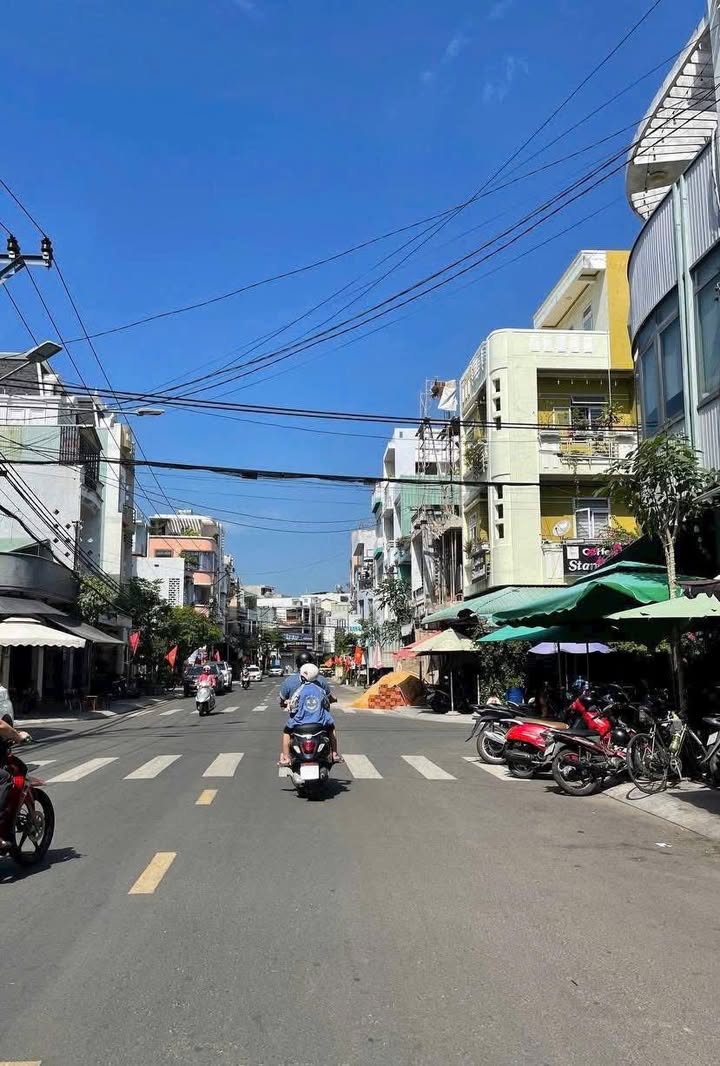 Nhà 3 Tầng Mặt Tiền Nguyễn Công Trứ, Quy Nhơn - Kinh Doanh Đỉnh Cao 72m²