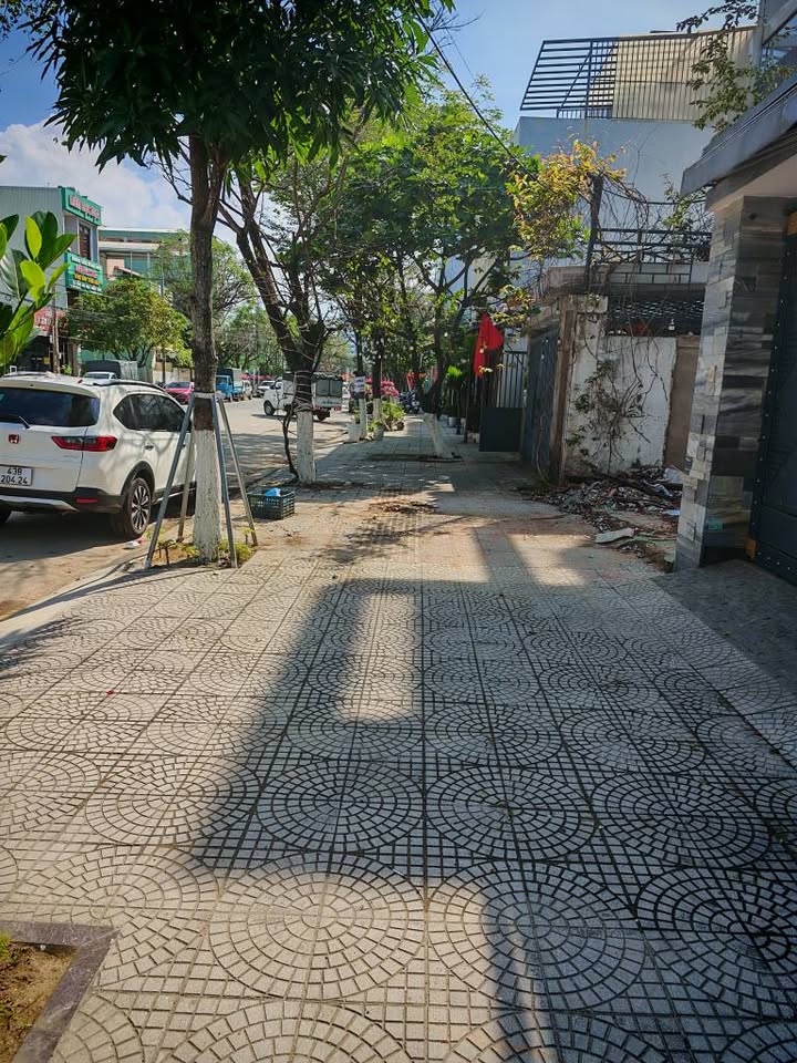 Nhà mặt phố Phan Đăng Lưu Hải Châu 130m² giá 14.5 tỷ - Mặt tiền kinh doanh sầm uất