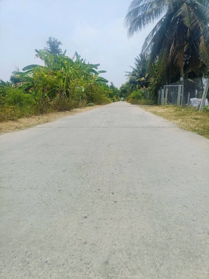 Bán đất Vũng Liêm Vĩnh Long 215m² - Mặt tiền đường lớn, giá 390 triệu