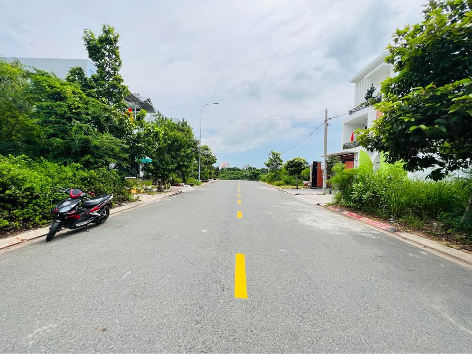 Nhà phố Lê Đại Hành 100m² giá 3.9 tỷ - Vị trí đẹp, không vướng!