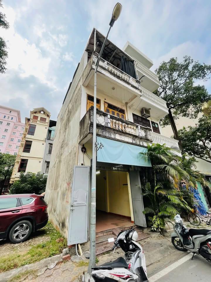 Nhà mặt phố Hoàng Sâm, Cầu Giấy 35m² 21.5 tỷ - Mặt tiền kinh doanh đỉnh!
