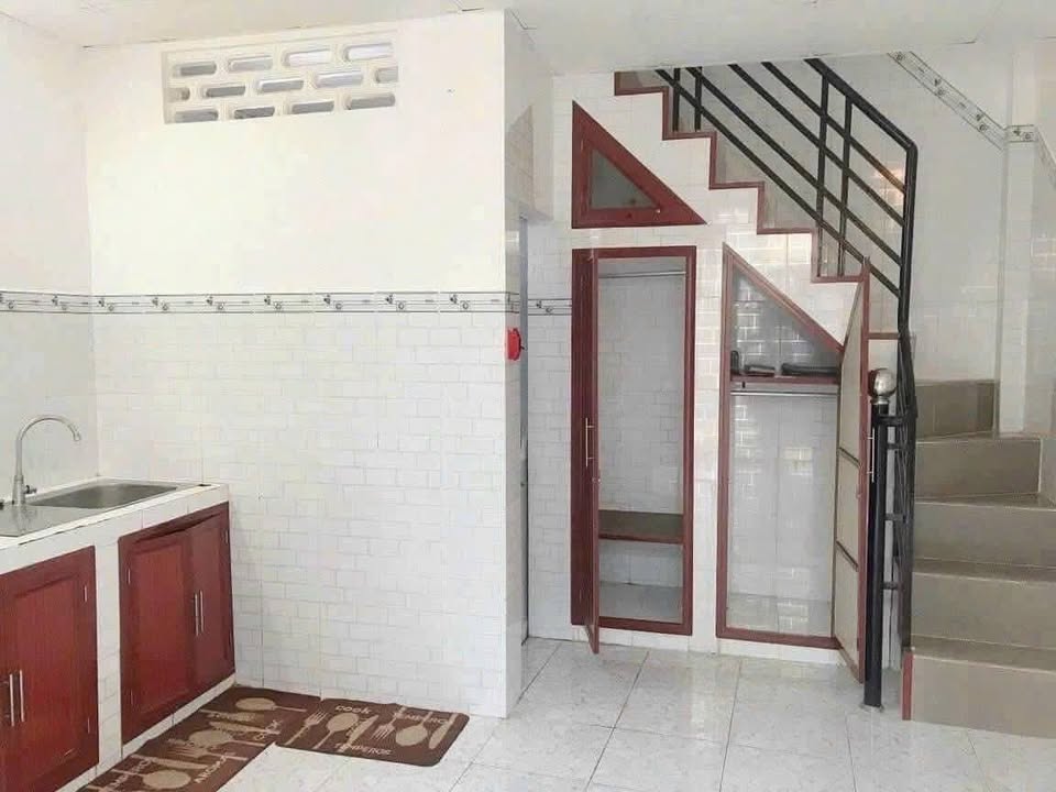 Nhà Trệt Lửng Hẻm CMT8 (Cần Thơ) 40m² Giá 2.7 Triệu/Tháng - Sẵn Ở Ngay