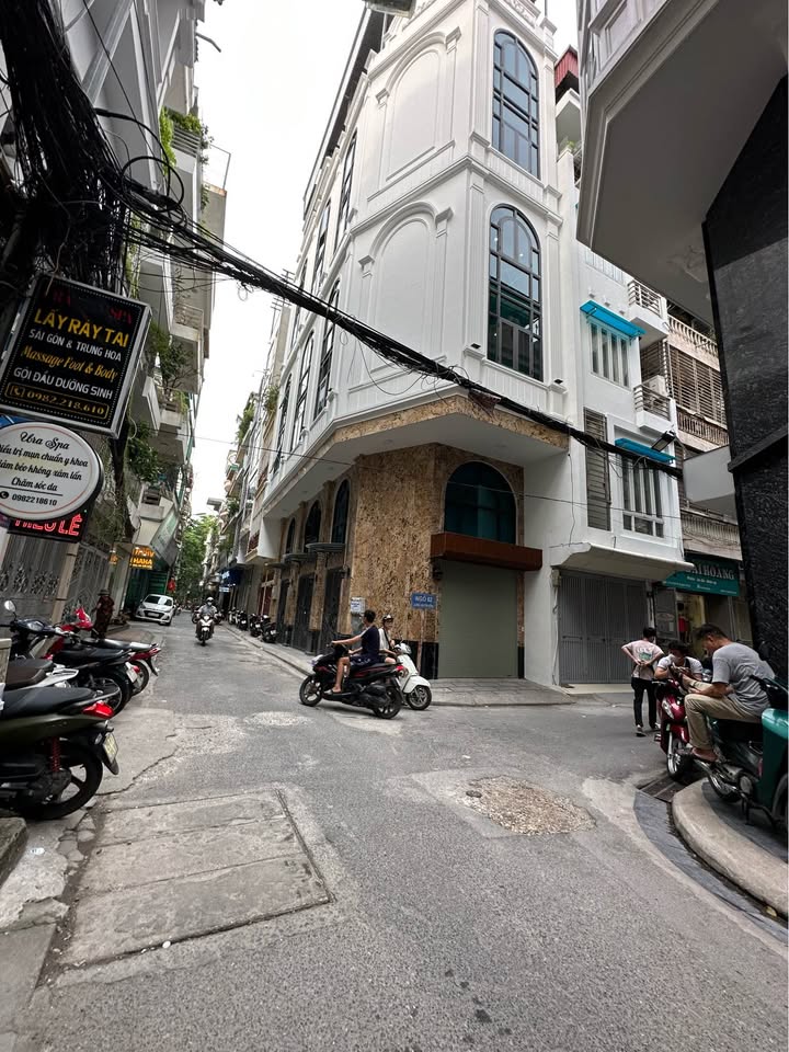 Nhà phố Vũ Tông Phan 80m² 38 tỷ - Lô góc, Dòng tiền 2.3 tỷ/năm!