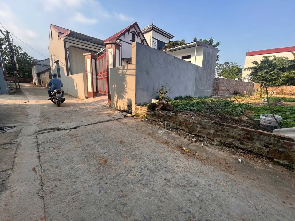 Bán đất 106m² Xã Phú Cát, Quốc Oai - Giá 3 Tỷ, Full Thổ Cư, Sổ Đỏ Sẵn Sàng