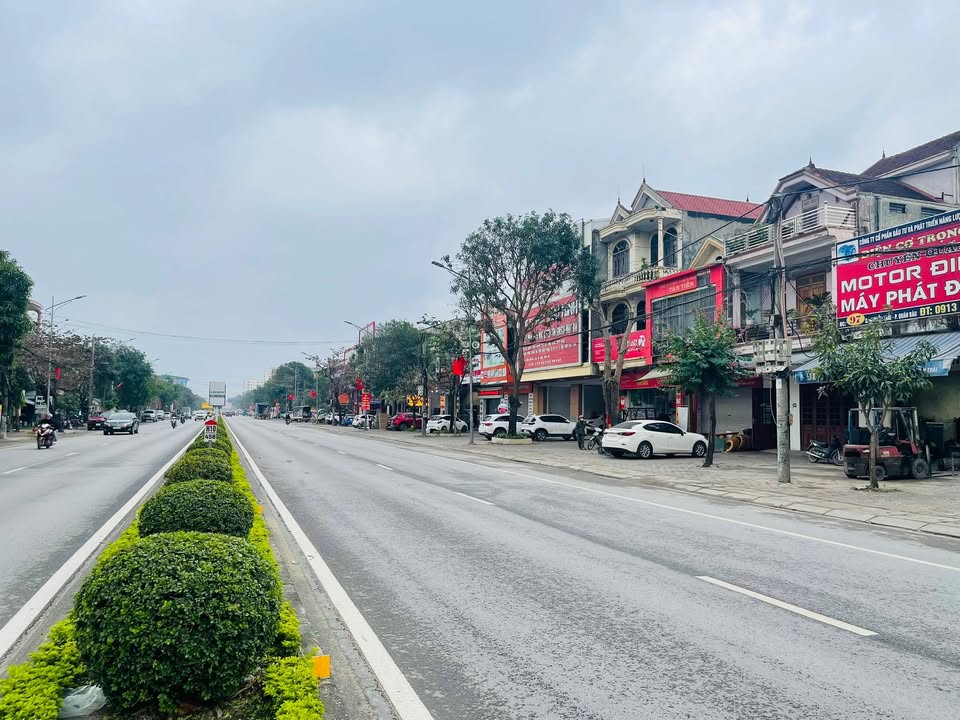 Bán đất mặt đường Nguyễn Trãi Quán Bàu 111m² - Mặt tiền kinh doanh