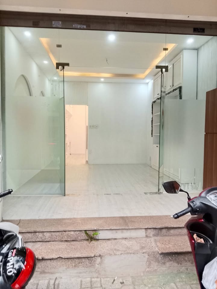 Mặt Bằng Kinh Doanh Quận 6 - 56m² Mặt Tiền Đường Lớn, Giá 12 Triệu