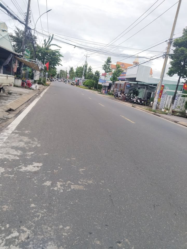 Nhà Phố Mặt Tiền QL61 Châu Thành 100m² - Sổ hồng sẵn, giá 3.95 tỷ!