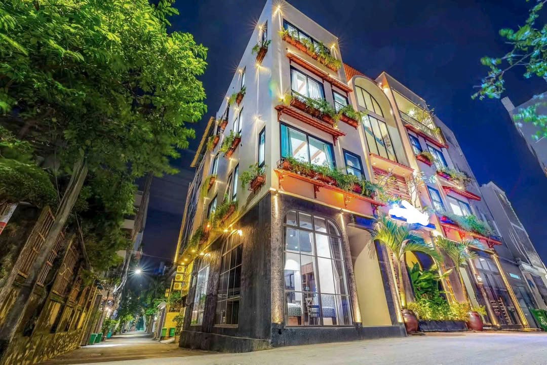 Boutique Hotel Góc 2MT Biển Võ Nguyên Giáp, Đà Nẵng - 145m², 12CH, DT 180Tr/Th