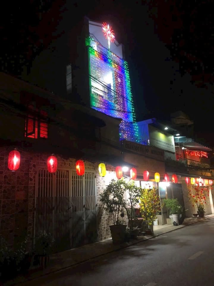 Nhà Mặt Tiền Giác Đạo, Hóc Môn - 60m², 5PN, Giá 5.7 Tỷ Bán Gấp