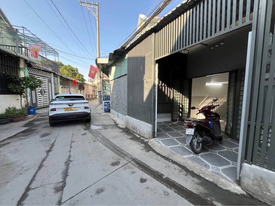 Bán nhà Dĩ An 34m² giá 995 triệu - Sẵn sàng ở ngay, kinh doanh tốt!