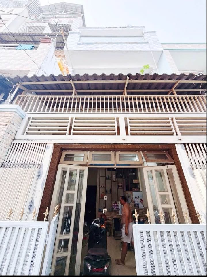 Nhà Đoàn Văn Bơ Q4 45.2m² 5.8 tỷ - Chính chủ bán, sổ hồng sẵn!