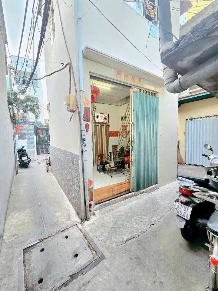 Bán nhà Quận 6 đường Văn Thân 13m² giá 1.65 tỷ - Sổ hồng sẵn!