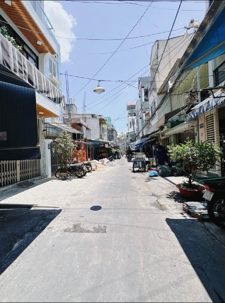 Bán nhà Lê Hồng Phong Q10 22.7m² - Vị trí VIP, sẵn sàng ở ngay!