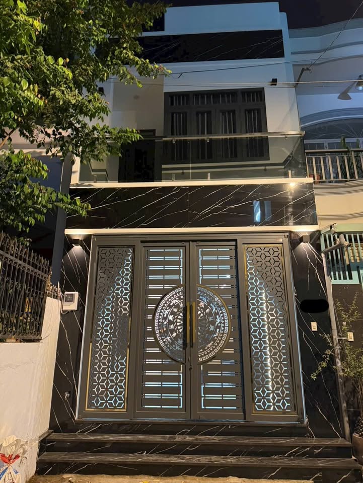 Bán nhà Nguyễn Văn Yến Tân Phú 70m² giá 8.25 tỷ - Ô tô ngủ trong nhà!