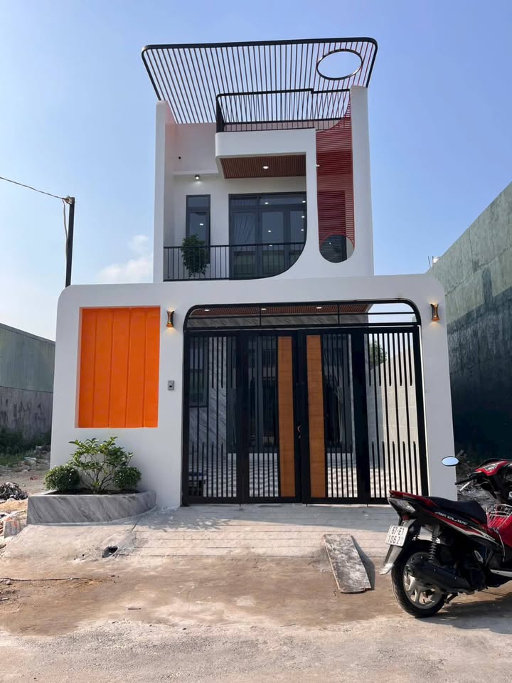 Nhà 2 Tầng 140m² TL824 Đức Hòa - Sổ Riêng, Giá 3.3 Tỷ